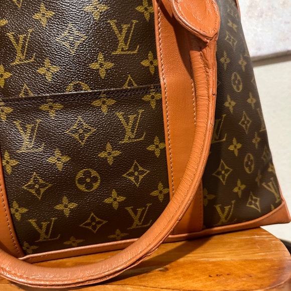 Authentic Louis Vuitton Monogram Canvas The “ Weekend Sac tote PM - Picture 14 of 17